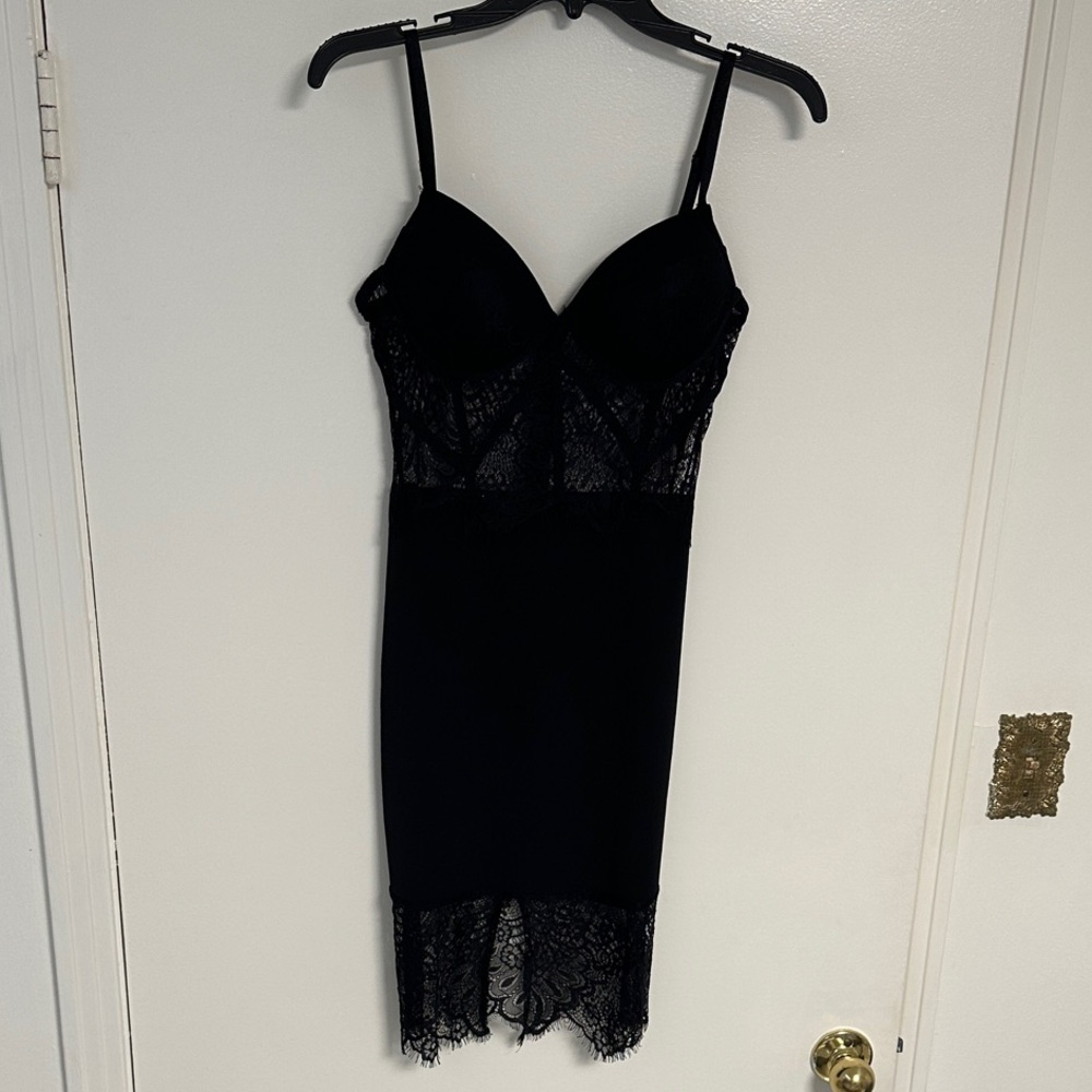 Elegant Lace Midi Dress